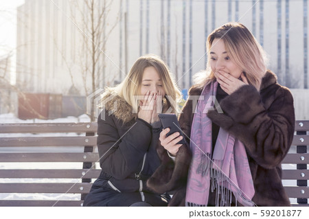 looking with your mouth closed 59201877