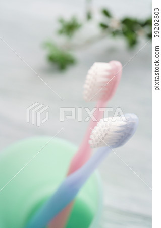 Toothbrush and cup 59202803