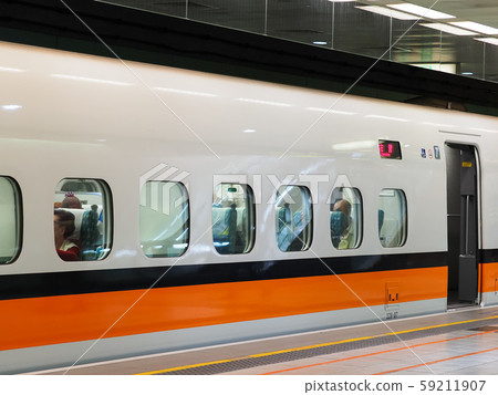 台灣桃園高鐵站 59211907
