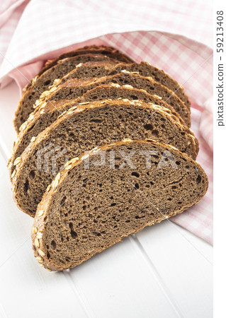Sliced whole grain bread with oat flakes. 59213408