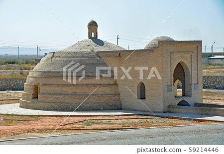 烏茲別克斯坦絲綢之路薩爾多瓦(Silk Road Uzbekistan Sardova),是在商隊salai前面建造的儲水箱 烏茲別克斯坦絲綢之路薩爾多瓦(Silk Road Uzbekistan Sardova),是在商隊salai前面建造的儲水箱 59214446