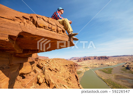 Man on the cliff 59226547