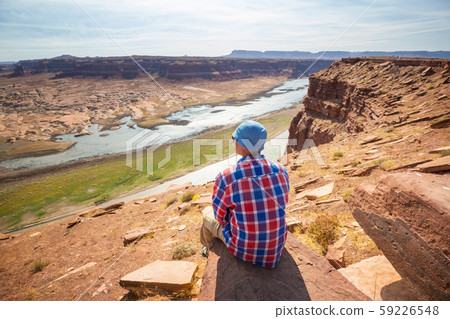 Man on the cliff 59226548