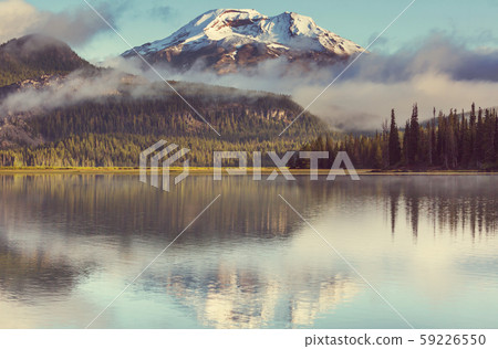 Lake in Oregon 59226550