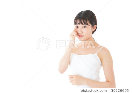 Young woman wearing contact lens Young woman wearing contact lens 59226605