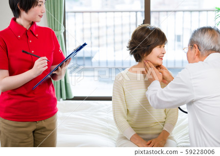 Senior home-visit nursing home doctor 59228006