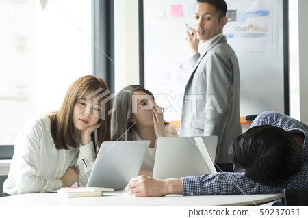 無聊的女人在一次會議 無聊的女人在一次會議 59237051