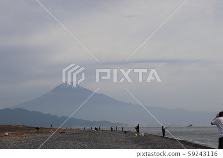 Mount Fuji beach scenery 59243116