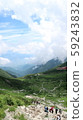 攀登八atch的登山者 59243832