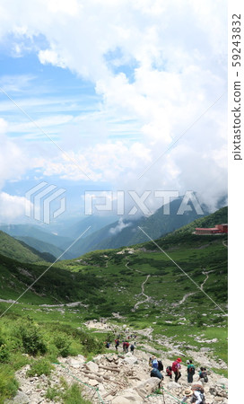 攀登八atch的登山者 59243832