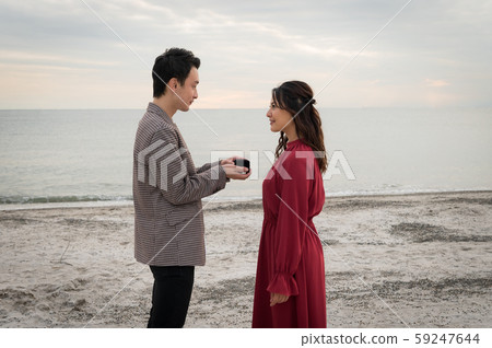 Couple proposal sea 59247644