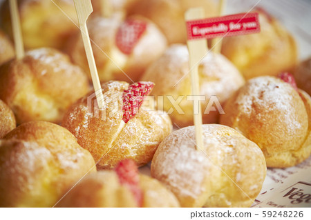 Strawberry handmade cream puff 59248226