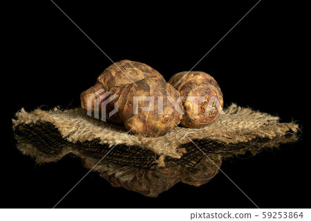 Fresh brown jerusalem artichoke isolated on black glass 59253864