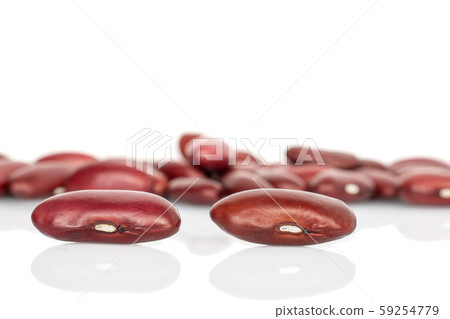 Fresh red kidney bean isolated on white 59254779