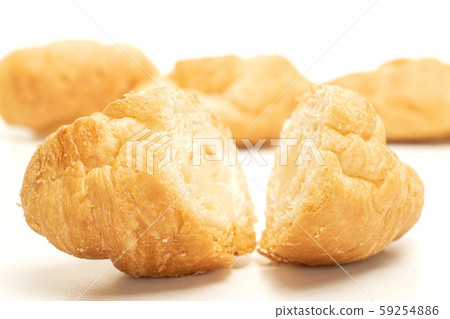 Fresh mini croissant isolated on white 59254886
