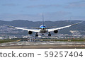 Itami Airport landing B787 59257404
