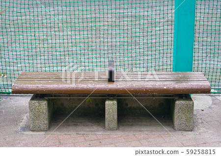 Old bench 59258815