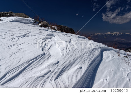 雪山和八嶽山脈山脈的景色。 雪山和八嶽山脈山脈的景色。 59259043