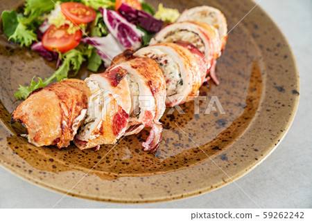 stuffed chicken wiht bacon and salad 59262242
