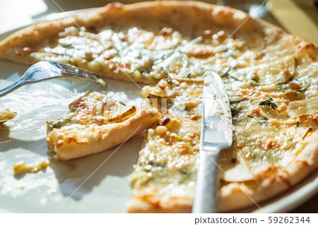 pizza with gorgonzola and pear 59262344