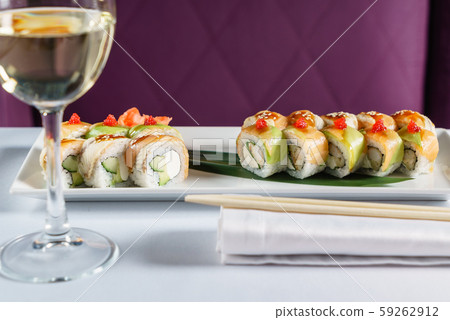 set of sushi 59262912