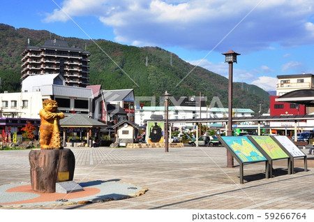 日光市東武鐵道鬼怒川溫泉站前廣場、鬼怒川雕像和旅遊信息板 日光市東武鐵道鬼怒川溫泉站前廣場、鬼怒川雕像和旅遊信息板 59266764