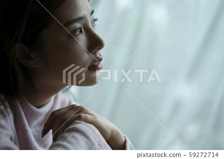 女性生活方式負面 59272714