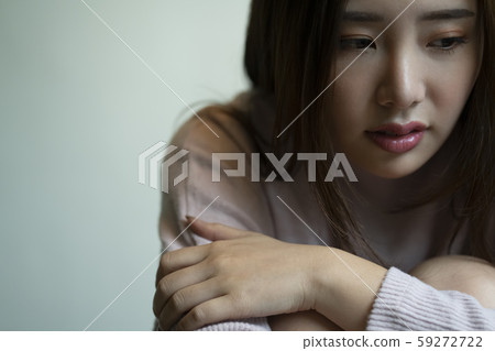 女性生活方式負面 59272722