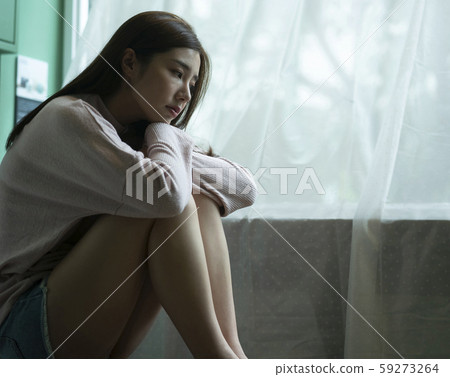 女性生活方式負面 女性生活方式負面 59273264