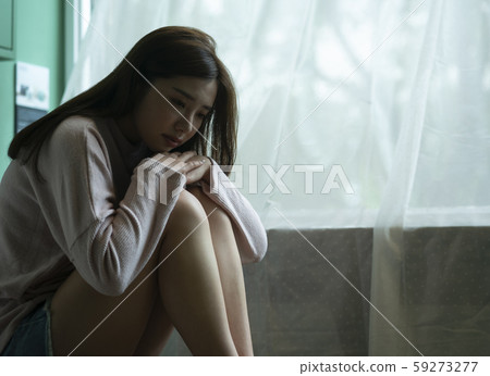 女性生活方式負面 59273277