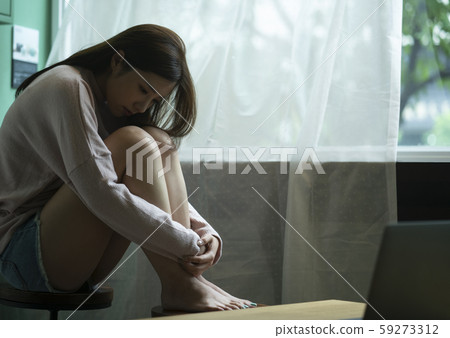 女性生活方式負面 59273312