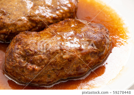 燉的漢堡包。 59278448