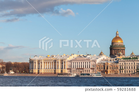 Neva river coast with Isaakievskiy Cathedral Neva river coast with Isaakievskiy Cathedral 59281688