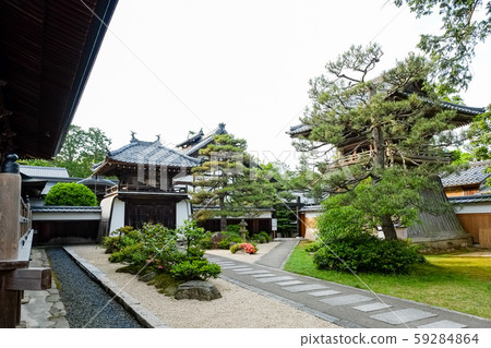 Chionji temple facade 59284864