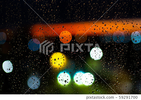 Water drop at windows and bokeh of city in sunset 59291700