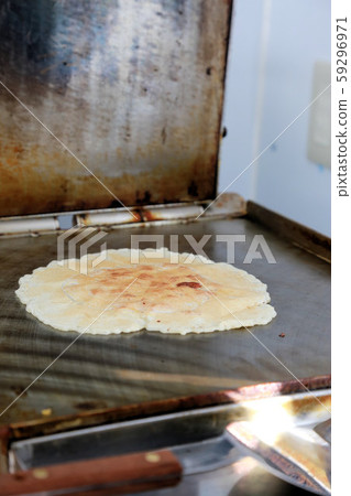 Osaka specialty grilled squid 59296971