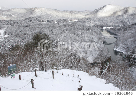 At the first Tadami River Bridge Observatory in winter At the first Tadami River Bridge Observatory in winter 59301946