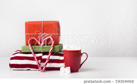 Striped sweater, gift box, candy canes and hot chocolate with marshmallow 59304008