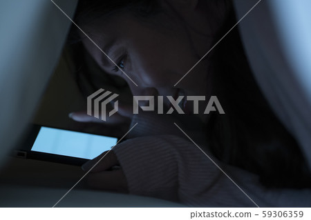 Lifestyle Smartphone Before going to bed 59306359