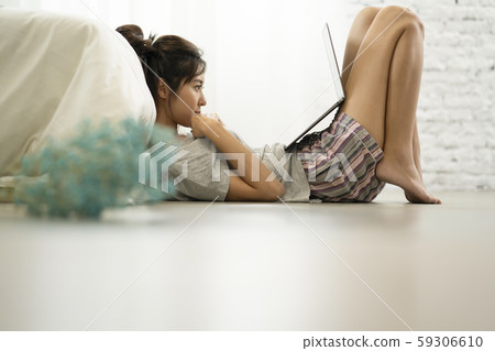 婦女生活方式放鬆 婦女生活方式放鬆 59306610