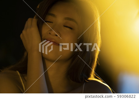 女人美麗喜怒無常 59306822