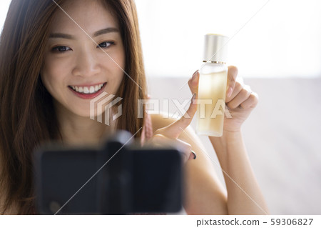 女視頻拍攝影響者 59306827