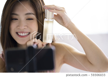 女視頻拍攝影響者 59306833