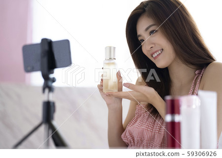 Female video shoot influencer Female video shoot influencer 59306926