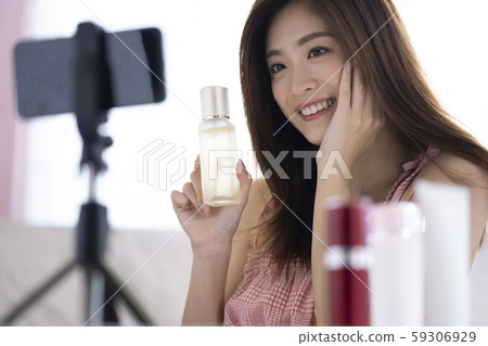 Female video shoot influencer Female video shoot influencer 59306929