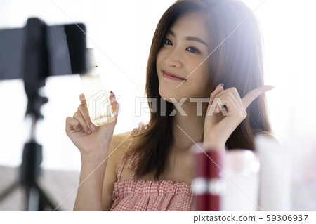 Female video shoot influencer Female video shoot influencer 59306937