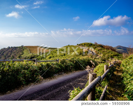 [Izu Peninsula, Shizuoka Prefecture] Evening view from the footpath of the Izusan Ridge Line [Near Autumn and Nishina Pass] 59308906