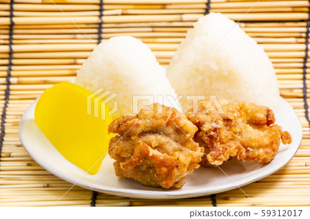 炸雞（配三角湯圓和泡菜）。 59312017