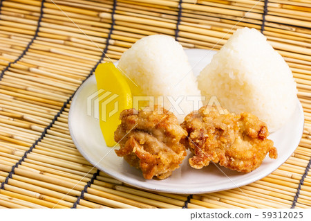 炸雞（配三角湯圓和泡菜）。 59312025