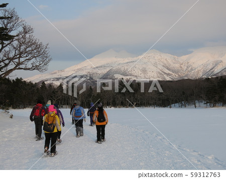 Winter Shiretoko Five Lakes Eco Tour (Scenery strolling around Lake Shiretoko Five Lakes with snowshoe while looking at Mt. Winter Shiretoko Five Lakes Eco Tour (Scenery strolling around Lake Shiretoko Five Lakes with snowshoe while looking at Mt. 59312763